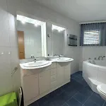 Appartement Anessa 26 - Neuwertig, Super Aussicht Loèche-les-Bains
